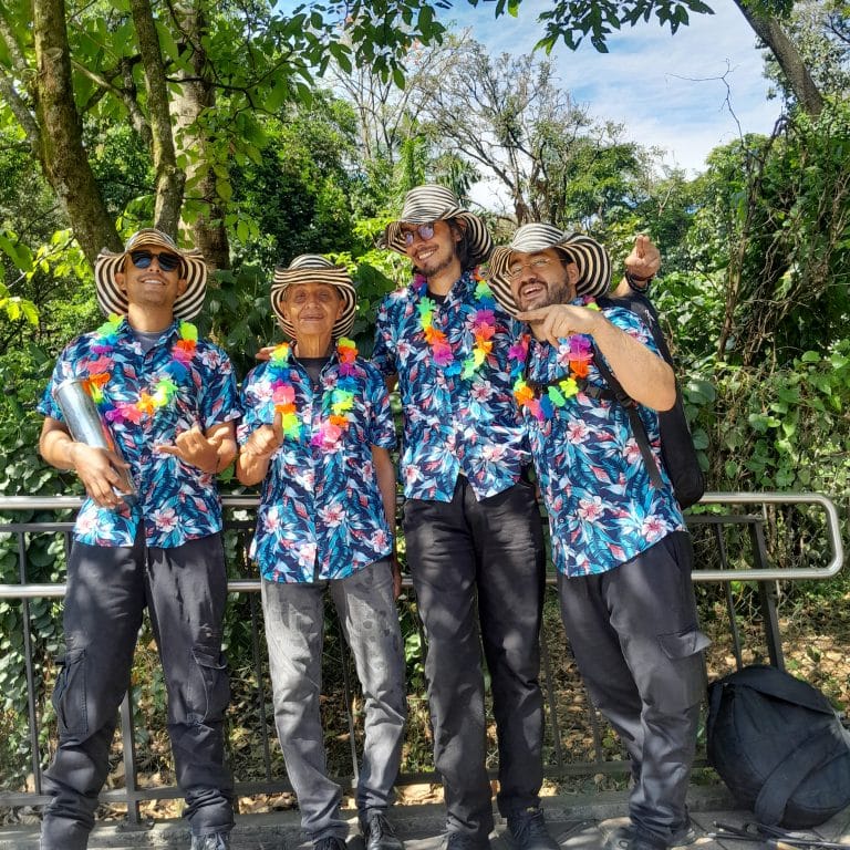 Grupo musical papayera Rumbason en presentación.