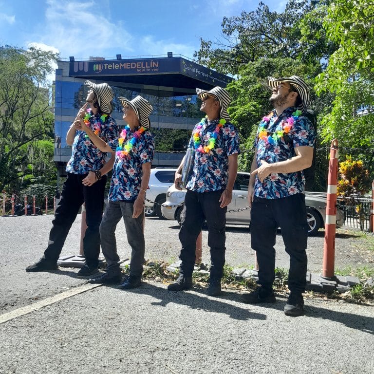 chirimias en medellin tocando al aire libre